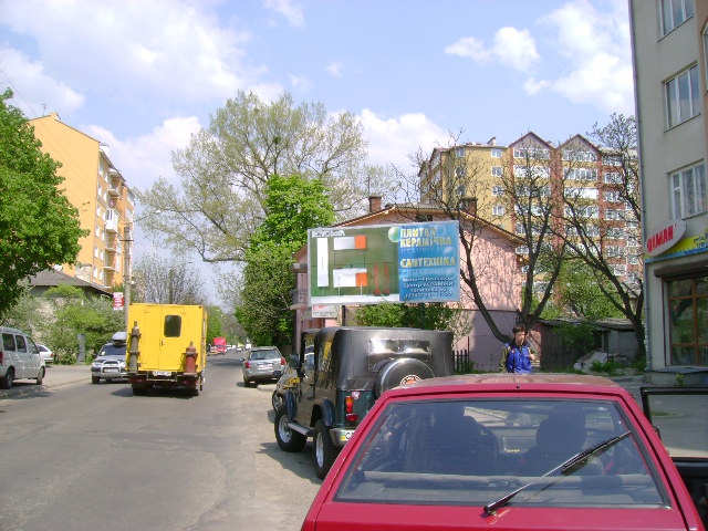 Щит 6x3,  Вовчинецька  122  (з центру) А